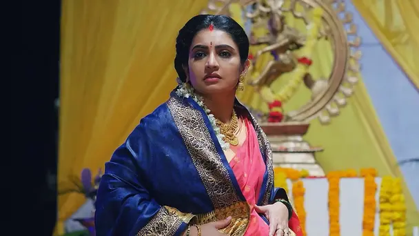 Shobha Performs Bharatanatyam