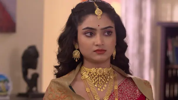 Durga Chooses Divya over Her Family