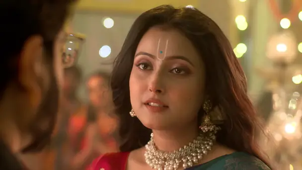 Roop Encounters a Deadly Snake Bite