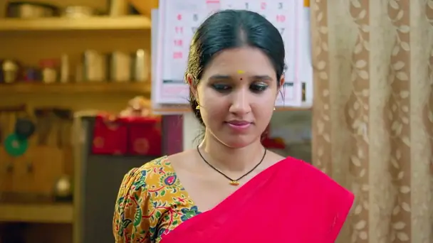 Devi Gives Kalyani's Bag to Mahi