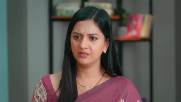 Sushmita Rejoices Seeing the Clothes Adhira Bought