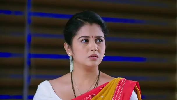 Shourya Tries to Appease His Wives - Rajakumari