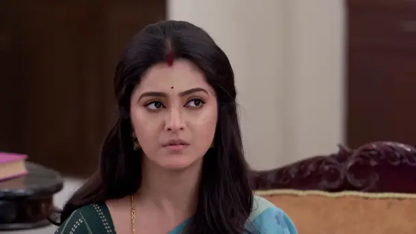 Mandar Overhears Shyamoli's Conversation