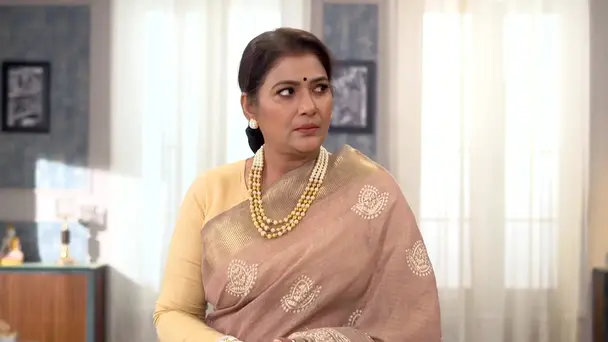 Rajlokshmi Adorns Apu
