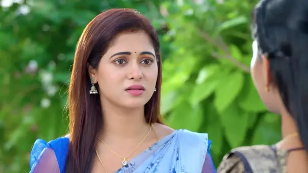 Maya Breaks a Sad News to Dhanalakshmi