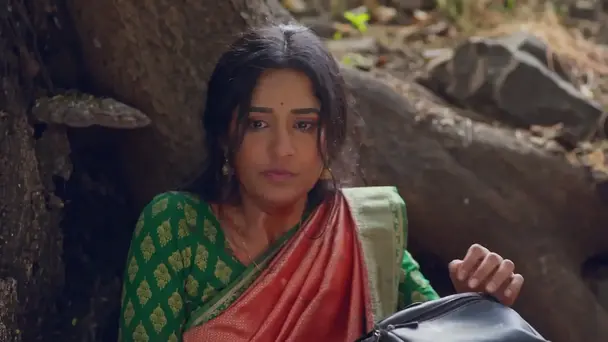 Aarya Tries to Hide from Narki