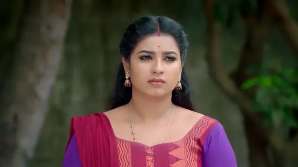 Karthikeyan Competes against Muthupandi's Team