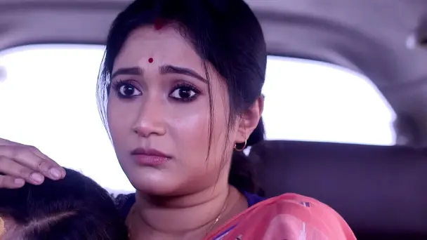 Jay Jay's Men Point Gun at Anjali