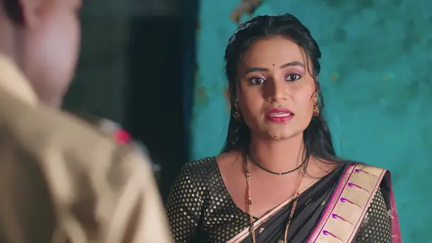 Lali Brings a Lunchbox for Jamkar to His House