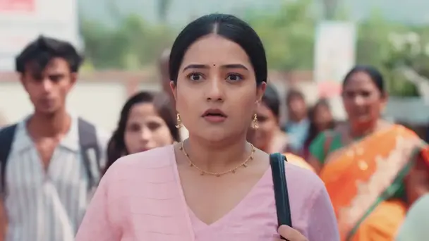 Radhika Sees Veer Thrashing a Man