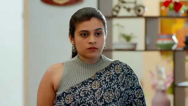 Chandrika Rejoices to See Meenakshi