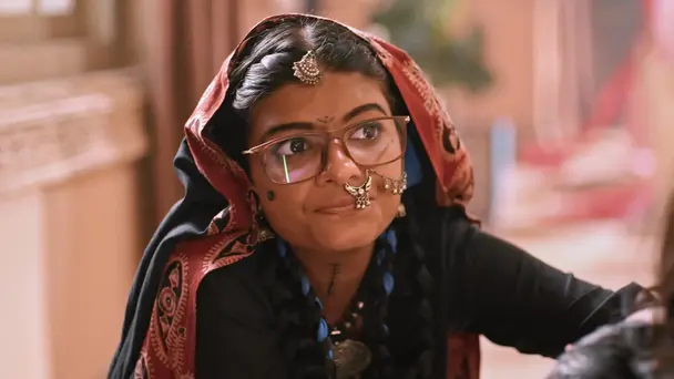 Shivani Calls Ved to Get Help for Saru