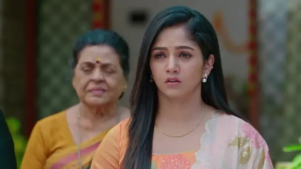 Riya and Sanjay Accidentally Exchange Their Phones