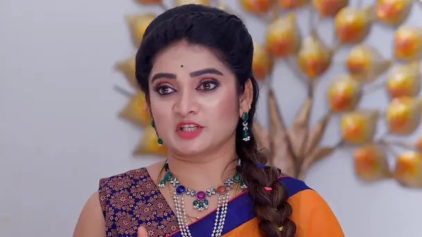 Pallavi Saves Akshita and Bhuvana from Trouble