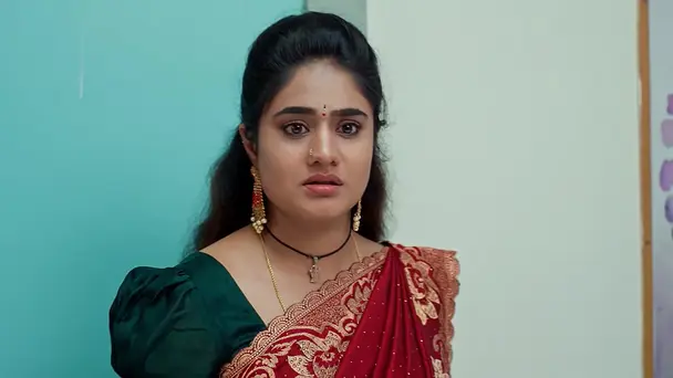 Vaijayanti Stops Sudhakar from Adopting Sreevalli