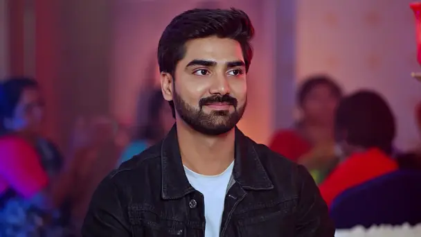 Ananda Helps Damini Sign a Deal