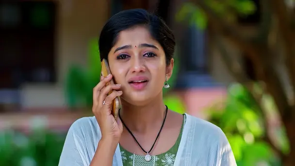 Raghuram Gives Janaki Money for Shopping