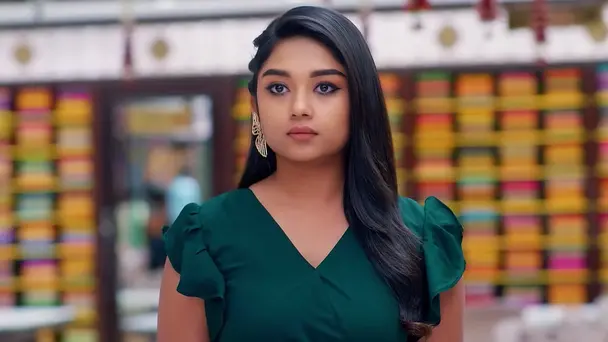 Aadhya and Sreeni Hide in the Dressing Room