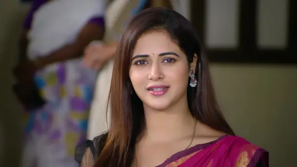 Bhuvaneshwari Threatens the Collector