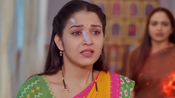 Manjiri Starts the Ritual with Veda