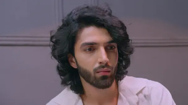 Reet Spots Kirti amid a Durga Yatra