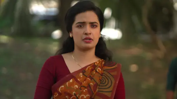 Shalini Receives Vishnu's Belongings