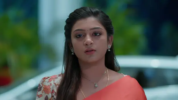 Vijayashanthi Brings Chiranjeevi Closer to Krishnamraju