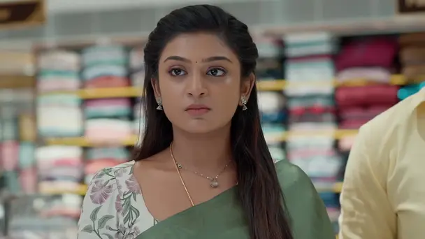 Manjula Starts Working at Krishnamraju's Mall