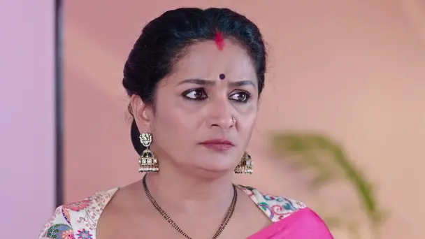 Vijaya Takes Savitri to a Hospital for a Check-Up
