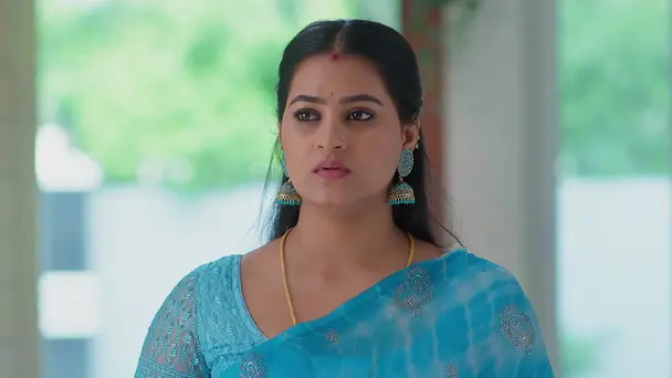 Bhoomi Disguises as a Police Officer