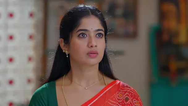 Parvathy Works on Chores at Anagha Devi's House