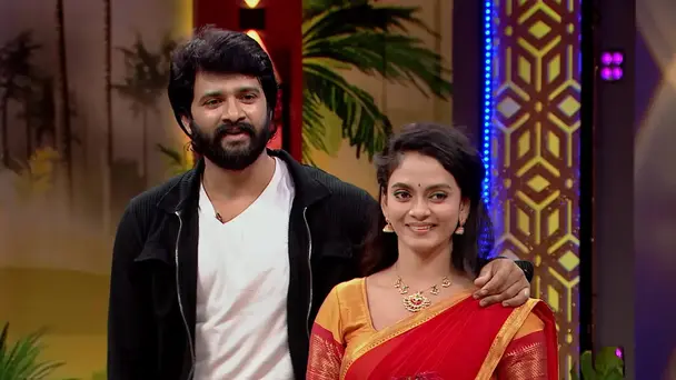Lakshmi Nivasam and Kaamaakhya's Teams on the Show
