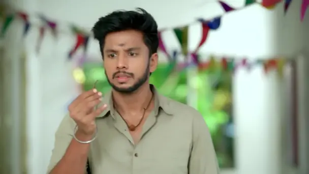 Jeeva Looks for Thenu and Meenakshi
