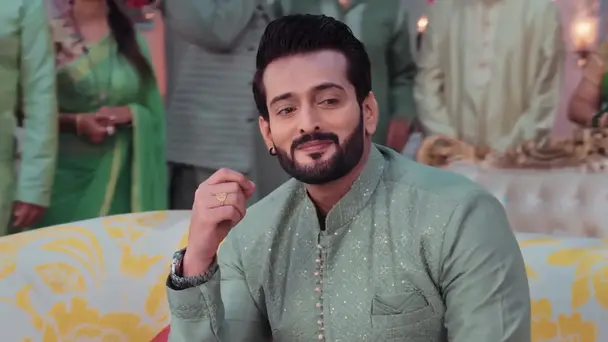 Veer Feels Awkward in front of Radhika at the Engagement