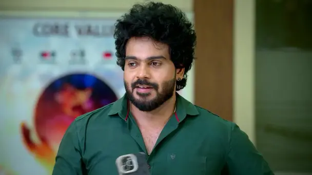 Adithya Seeks Help For Meenakshi - Sandhya Raagam