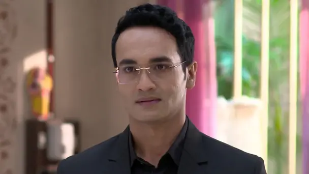 Aditya Buys Costly Gifts for Pallabi