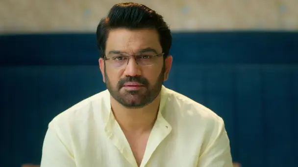 The Mysterious Man Saves Anu from Jalandhar