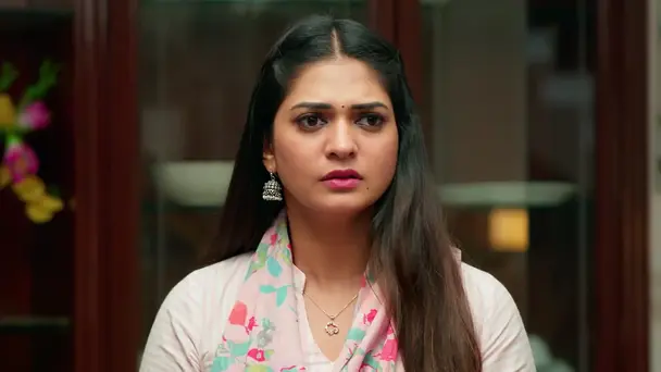 Amarendra Faints on Seeing Arundhati’s Photo