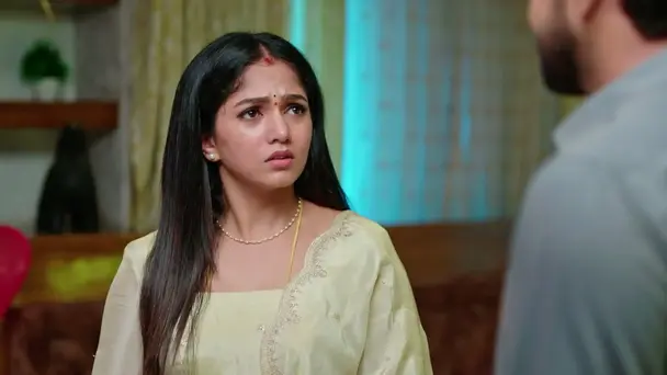 Malathi Slapped By Ramesh