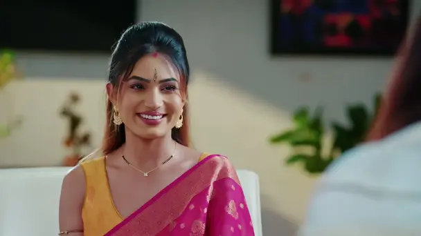 Monica Pretends to be Nice before Bhairavi