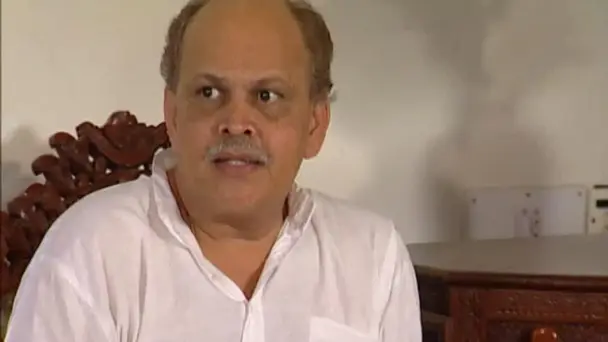 The kids decide to present a play - De Dhamal