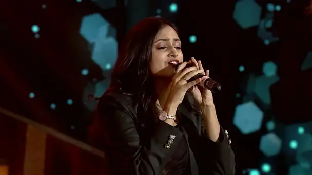 Anchor Pradeep welcomes the mentors and judges - Sa Re Ga Ma Pa - The Next Singing Icon