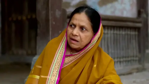 Aaji decides to leave the house