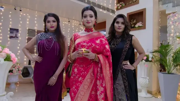 Hasini helps a woman - Thirumathi Hitler