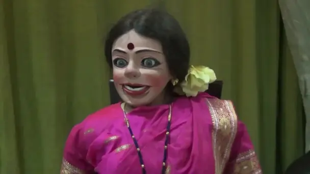 Popatlal arrives at the Shahanes - Gharaat Basle Saare