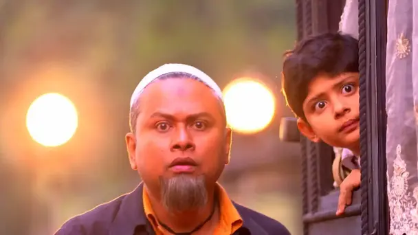 Subhash arrives at the Maitri Sabha - Netaji Subhash Chandra Bose