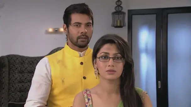 Abhi saves Pragya's life