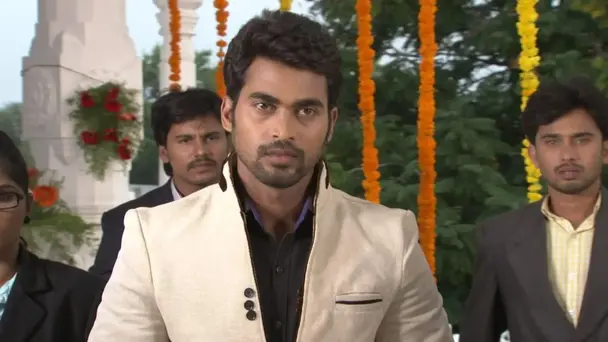 Devendra rescues Mahendra - Mudda Mandaram