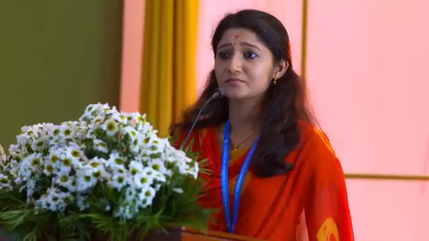 Ravi Varma consoles Sreelakshmi - Neeyum Njanum