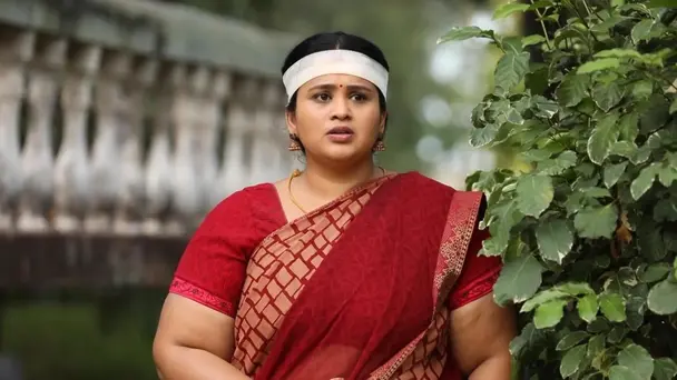 Iniyan and Rasathi arrive at Chennai
